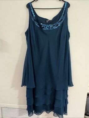 Plus size SLNY Tiered Chiffon Evening Dress with Sequin Trim size 24w
